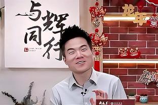 ?宠粉！哈登赛后将自己的原味球鞋签名 送给看台球迷